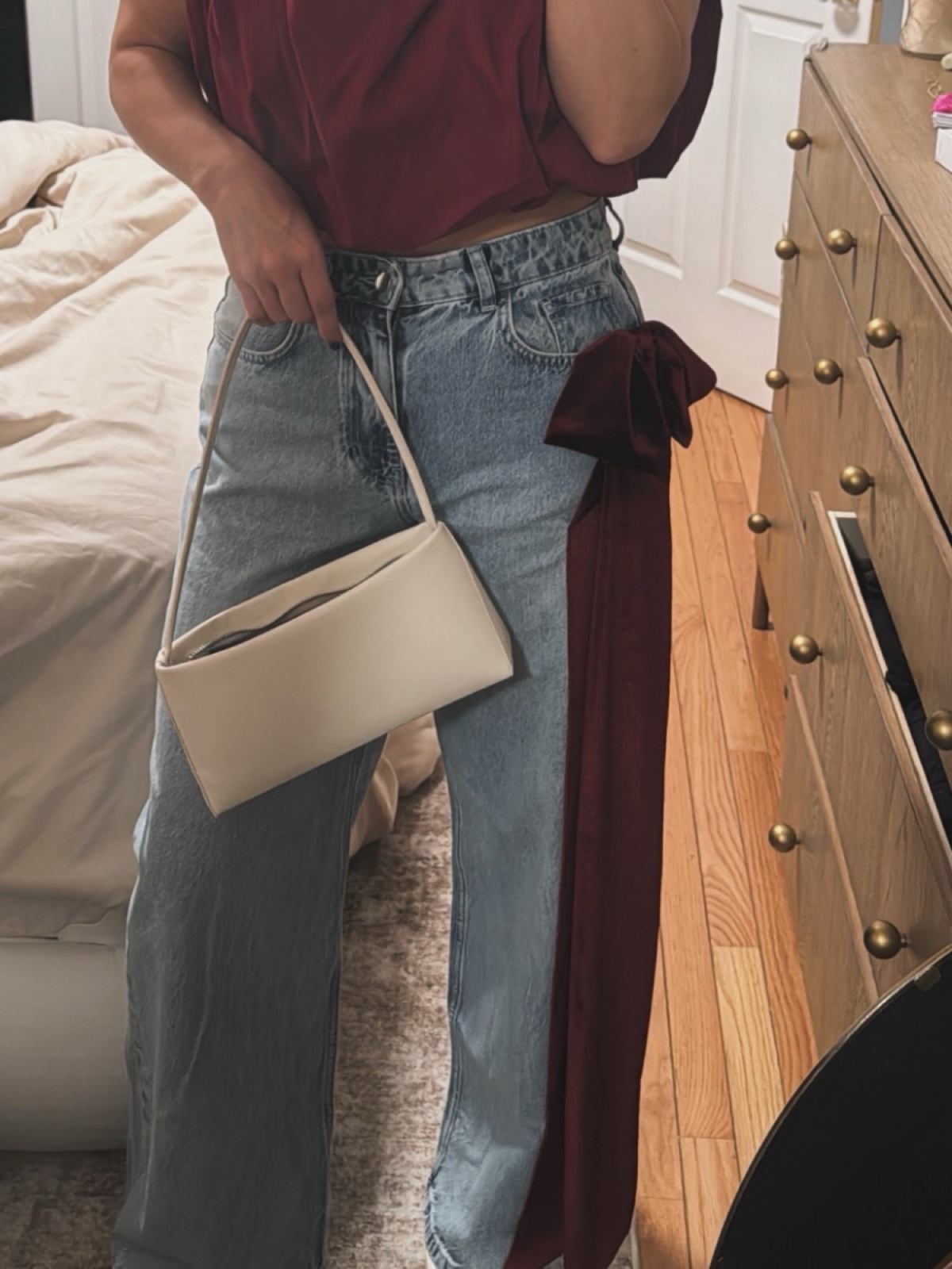 Loving this outfit combo 🖤 Everything linked in bio!
💎 2024 Faux Pearl CC Drop Earrings — $975
👕 Bubble high neck top — $19.99
👜 90s shoulder bag — $27.99
👖 ASOS LUXE wide leg jeans with 3D velvet bow detail in light blue — $129