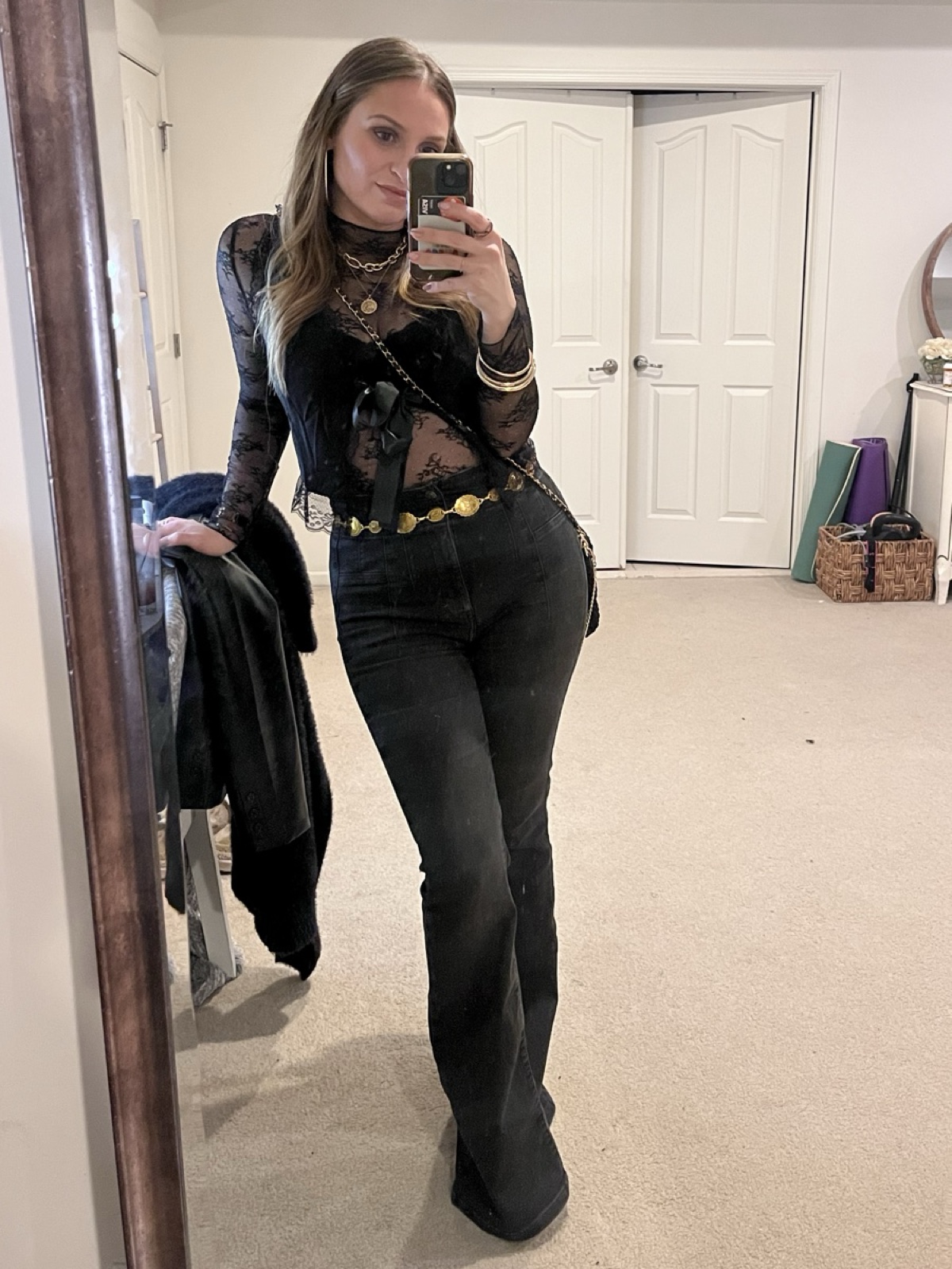 Loving this outfit combo 🖤 Everything linked in bio! Jill
👖 We The Free Jayde Flare Jeans — $98
👕 Lady Lux Layering Top — $40
👕 SHENHE Women — $18.99
🧣 Voenkca Western Belts for Woman-Cowgirl-Cowboy-Country-Chain-Belt — $9.99